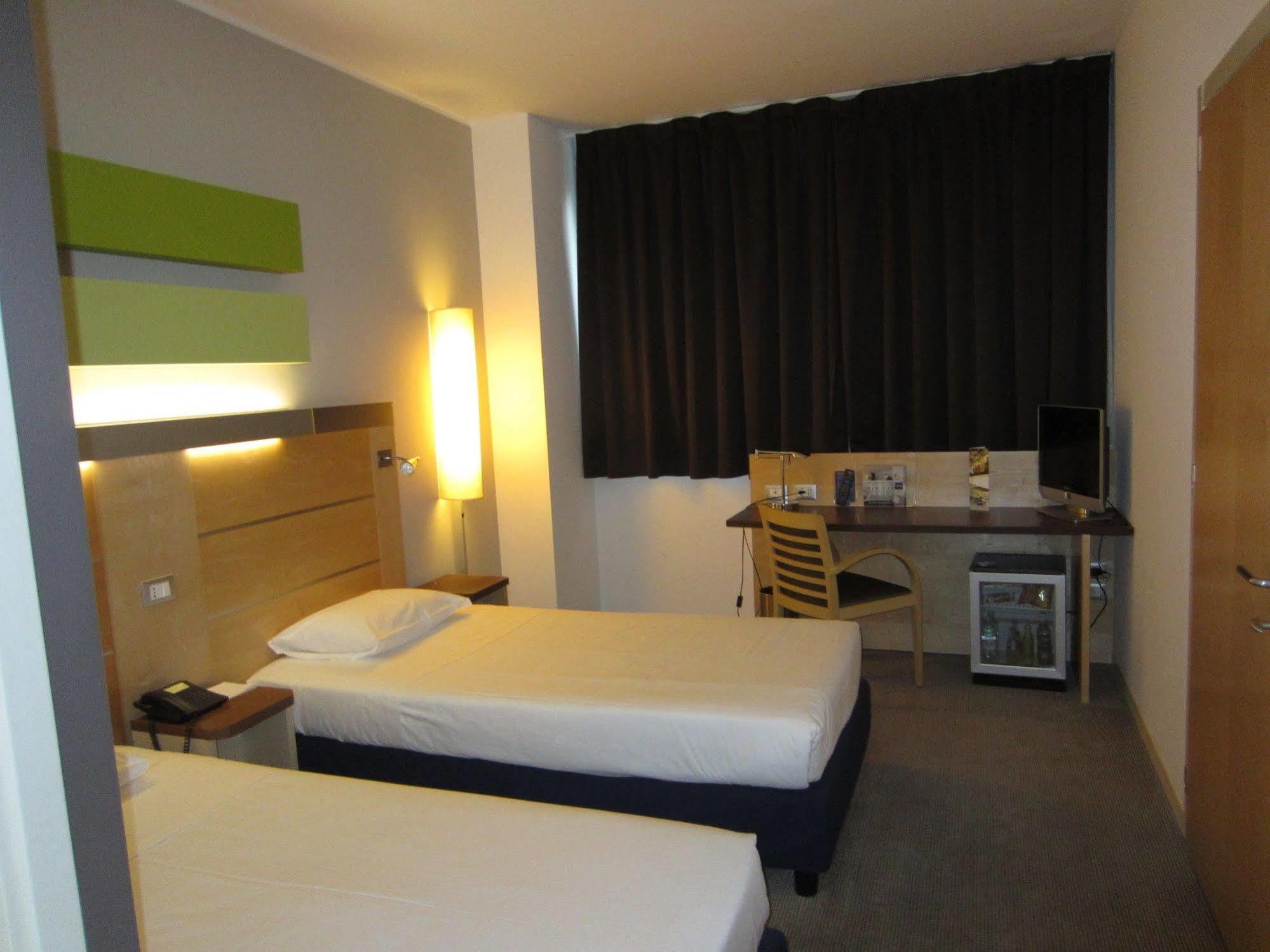 Ih Hotels Milano Gioia מראה חיצוני תמונה